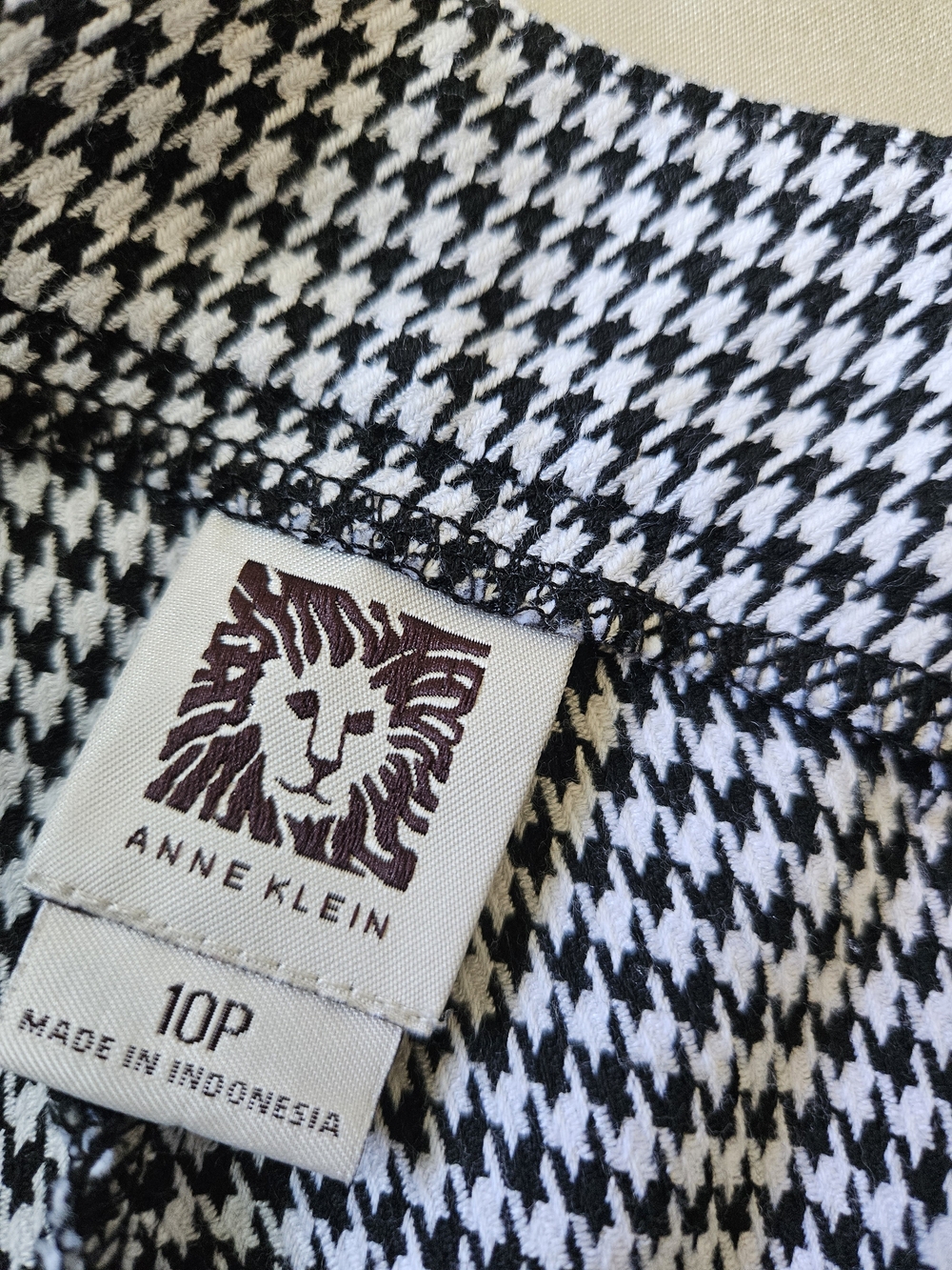 Anne Klein Black and White Houndstooth Cropped Pants Size 10P